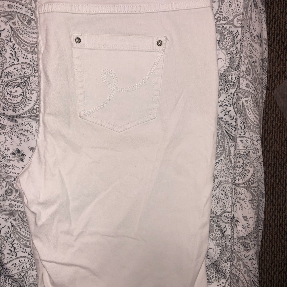 Shorts - Picture 2 of 3